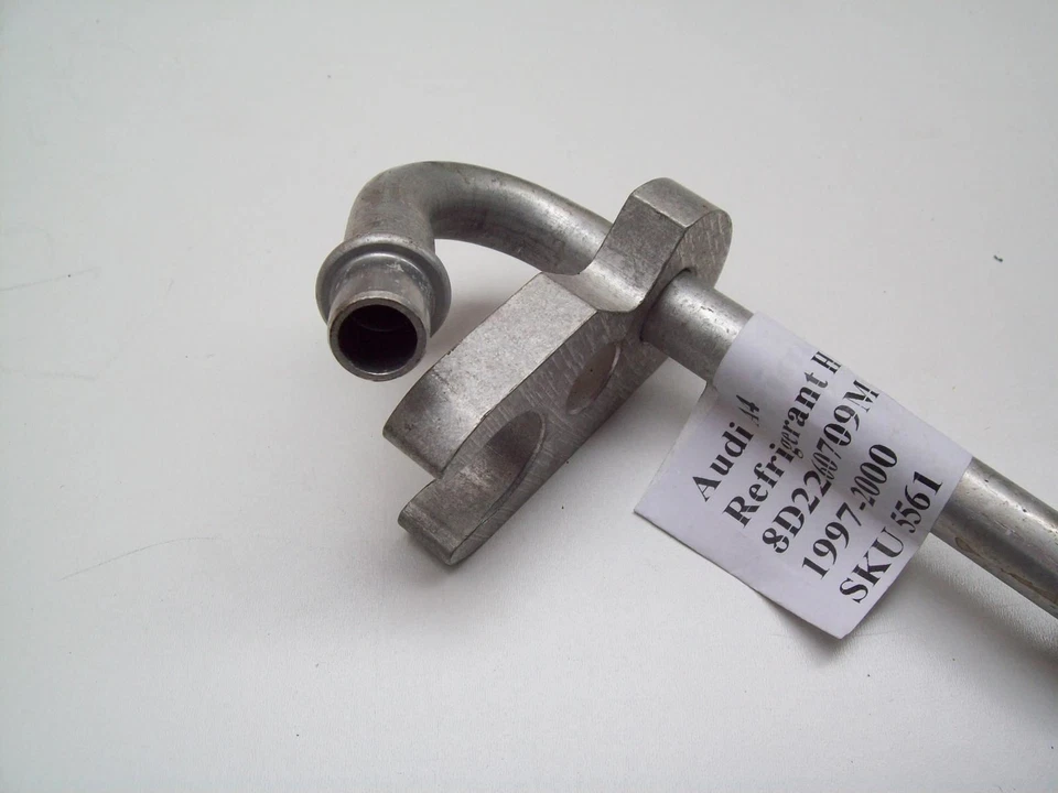 Tubo refrigerante original Audi A4 Avant 8D2260709M 1997-2001 Foto 2 de 3