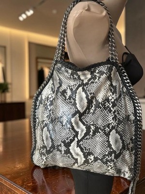 Große Stella McCartney Falabella Tragetasche + Geldbörse Python Print grau weiß schwarz