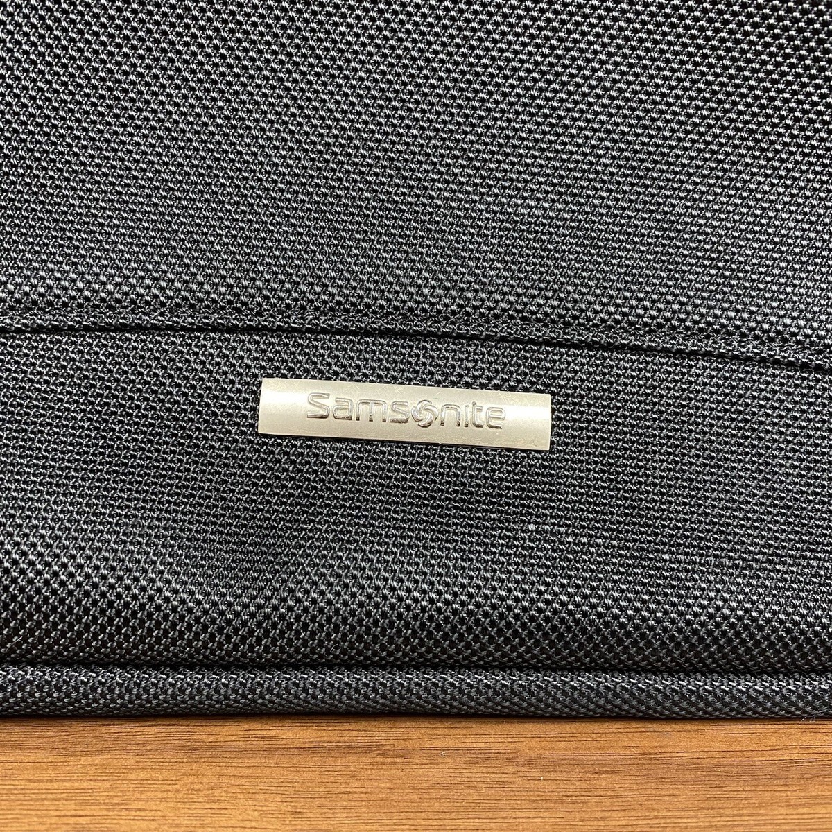 ショルダーバッグ Samsonite TICE Messenger Bag Black HZ209002 HZ209002 Samsonite Small Black Messenger Bag W/ Zip Closures