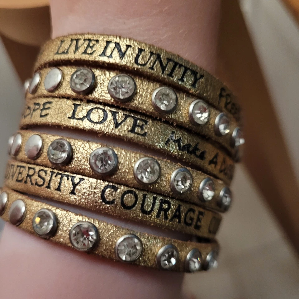 Pulsera GOODWORKS Imitación Cuero Cristal Imán Oro Citas Inspiradoras Foto 2 de 4
