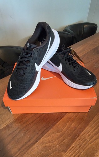 Nike Revolution 8 Men's Low Top Lace-Up Mesh Running Sneakers Black/White