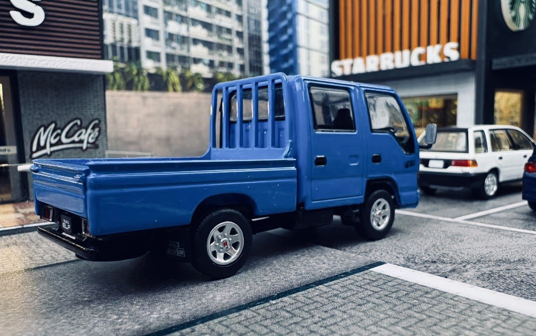 Model One Isuzu ELF Light Double Cab truck Diecast Model