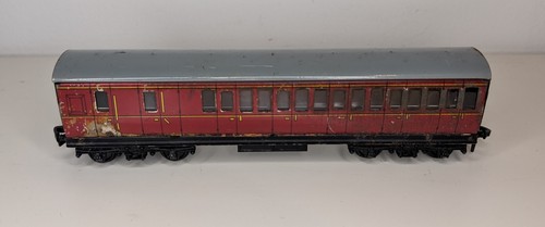 Hornby Dublo Spurweite OO BR Suburban Brake Coach (RC 24968) weinrot - gebrauchter Zustand | Condition: Used