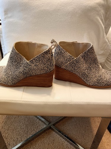 TOMS ANKLE BOOTS AT AN ANGLE LEOPARD DESIGN SZ 9 GORGEOUS - Picture 8 of 8