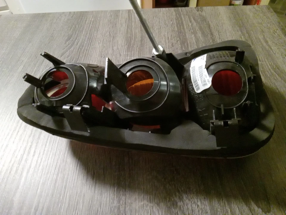 TYC Products 11-5969-01 RIGHT TAIL LIGHT ASSEMBLY For MINI COOPER 2006-2002 — 第 4/4 张图片