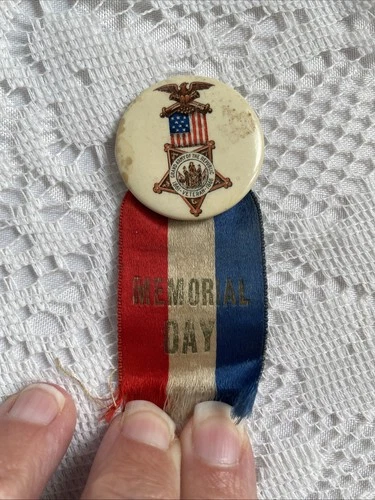 EARLY VINTAGE GAR BUTTON PIN AND RIBBON MEMORIAL DAY