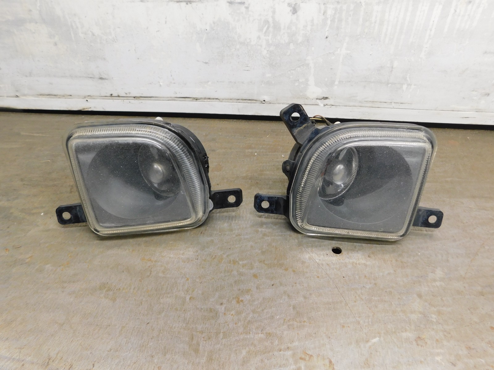 2004-2008 CHRYSLER CROSSFIRE DRIVER PASSENGER SET PAIR SIDE FOG LIGHT LAMP