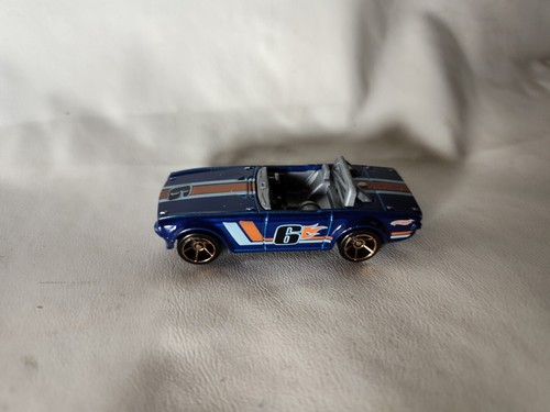 Blue Hot Wheels Triumph TR6 - Picture 6 of 15