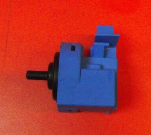 Waschmaschine INDESIT IWE71451B ECO UK Druckschalter