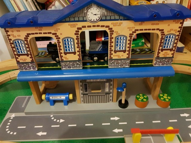 Imaginarium City Central Wooden Train Set With Table