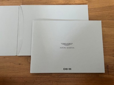 Prospekt Katalog Broschüre Aston Martin DB11 24 Seiten Schuber