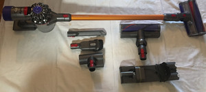 Dyson V8 Absolute   Akku staubsauger mit 3 Elektrobürste  , gründlich  GEREINIGT