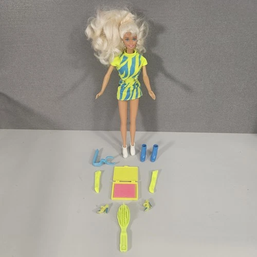 Barbie Mattel 1997 Movin' Groovin'  Walking Barbie Accessories Retro Vintage
