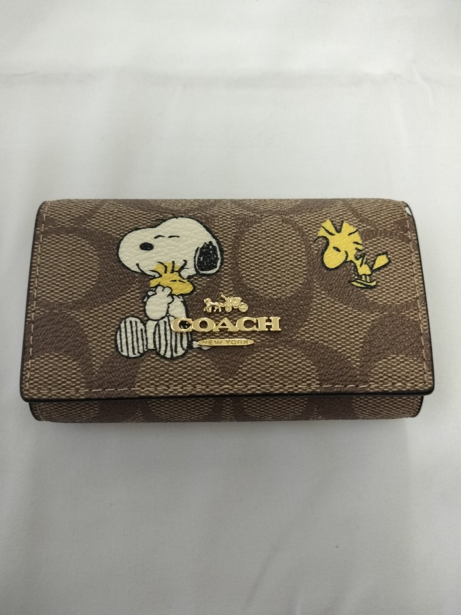 COACH x PEANUTS Key Case Snoopy Limited Edition CF250 Free COACH x PEANUTS Key Case Snoopy Limited Edition CF250 Free