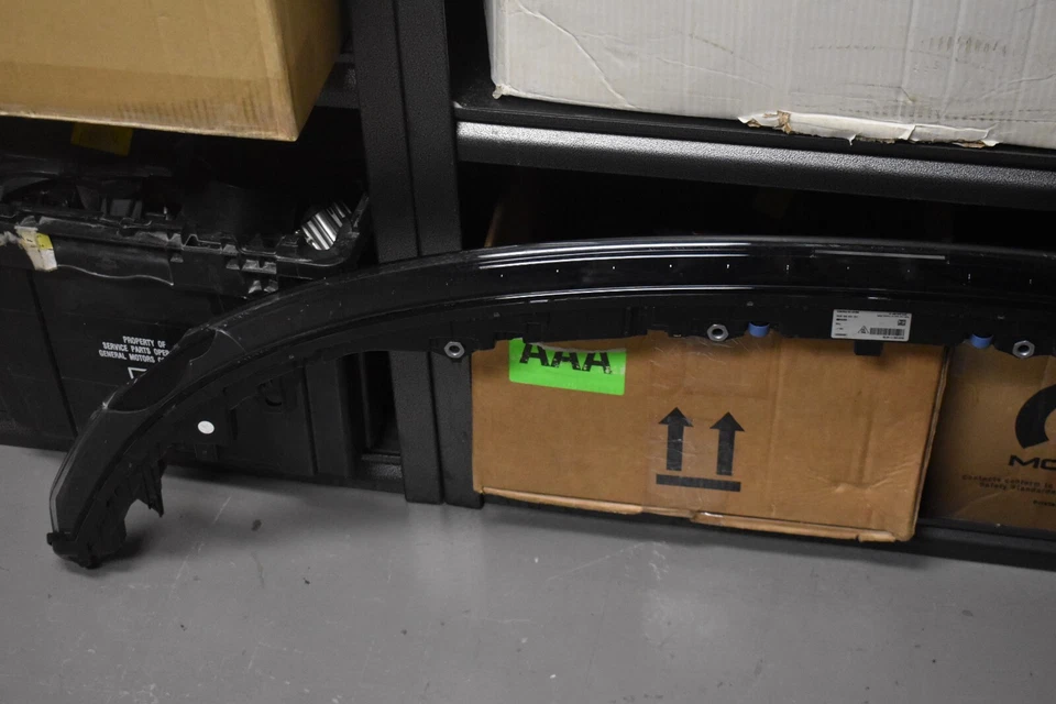 2020-2023 PORSCHE 911 CARRERA CENTER TAIL LIGHT FACTORY OEM - Image 2 of 4