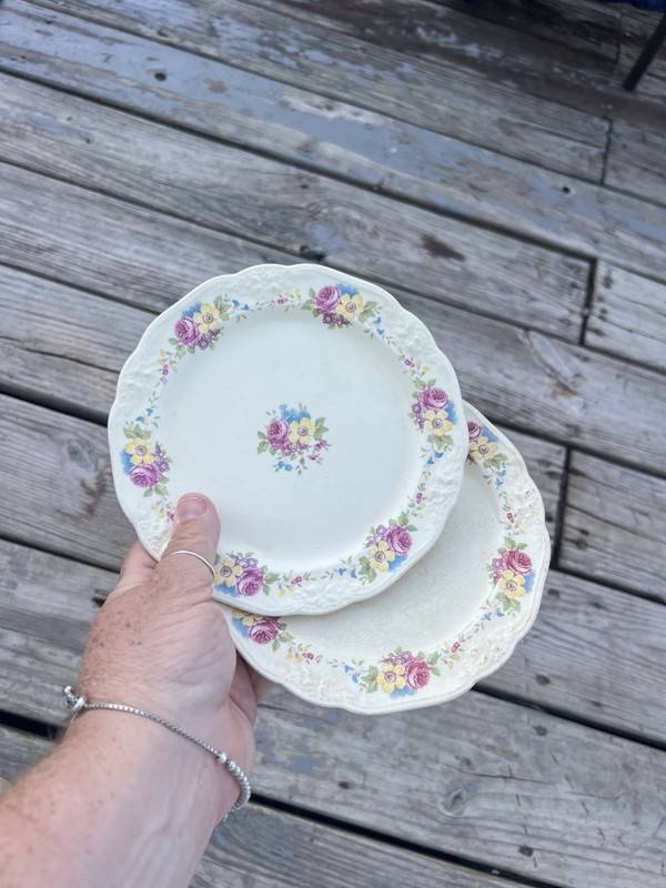 English New Chelsea Rose Dessert Bread Plate with Floral Trim 6 inches
