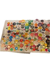 Colección de aprox. 200 botones pinback vintage con caja metálica ver fotos