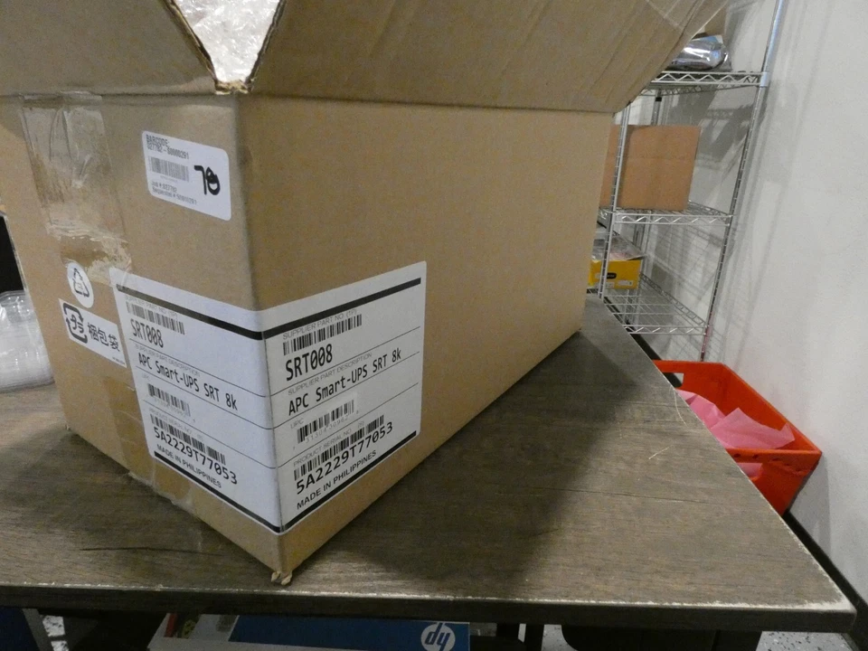 APC Smart-UPS SRT008 Power Distribution Unit 50/60Hz 208/240 VAC 640-3014G-Z - Image 3 of 4