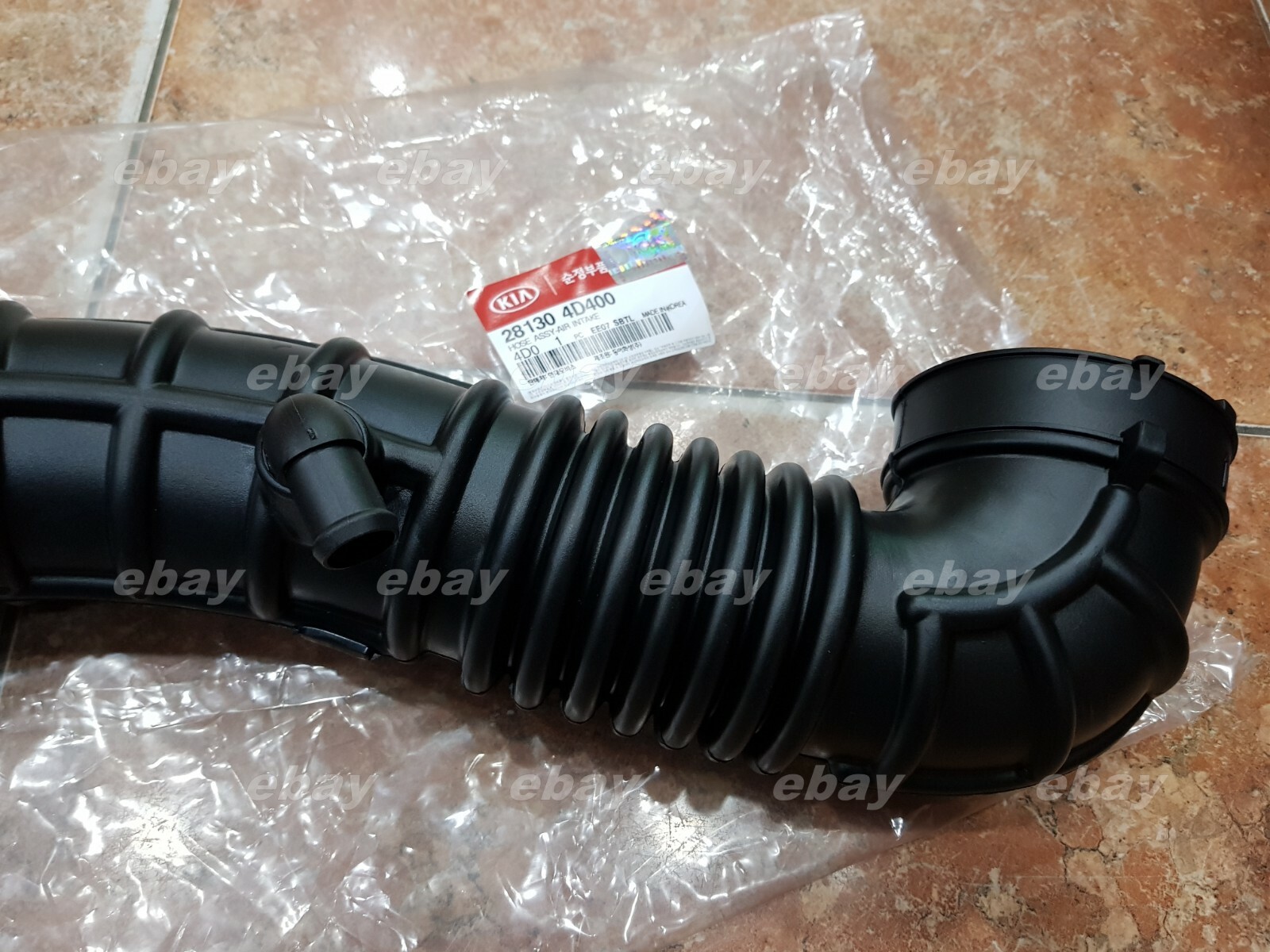 Air Intake Hose For KIA Carnival Sedona 2.9L J3 Engine 20062010