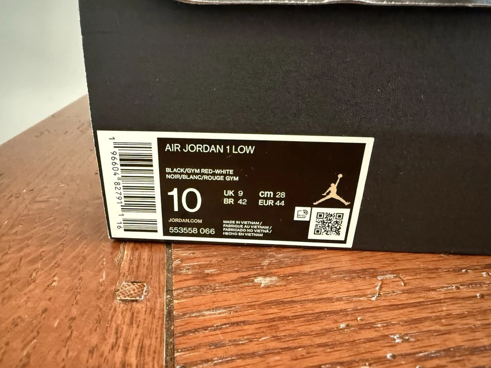 Air Jordan 1 Low Negro Gimnasio Rojo Foto 3 de 4