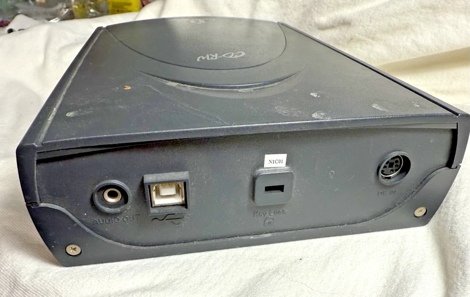 Iomega CD/RW DVD-ROM Ext. Disk Drive; incl. power cord & connection cord; runs - Image 4 of 4