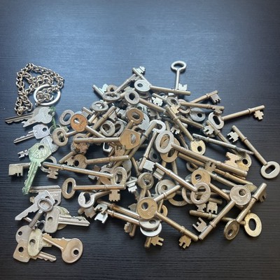 Alter Vintage Schlüsselkasten Schrankkasten Schublade Türschlösser Skelett Schlüssel etc (AC) 1kg +