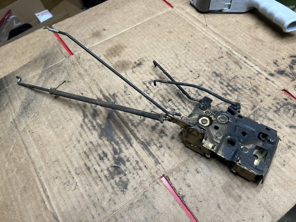 1984-1993 Ford Econoline VAN - PASSENGER side front DOOR LATCH ASSEMBLY w 4 Rods - Image 3 of 4