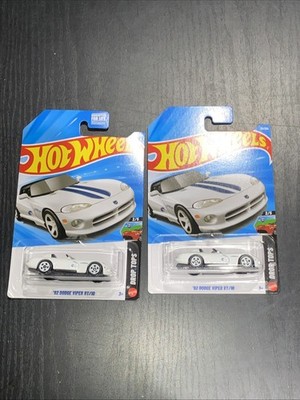 HOT WHEELS 2026 TREASURE HUNT '92 DODGE VIPER RT/10 STONE WHITE 29/250 JJM01