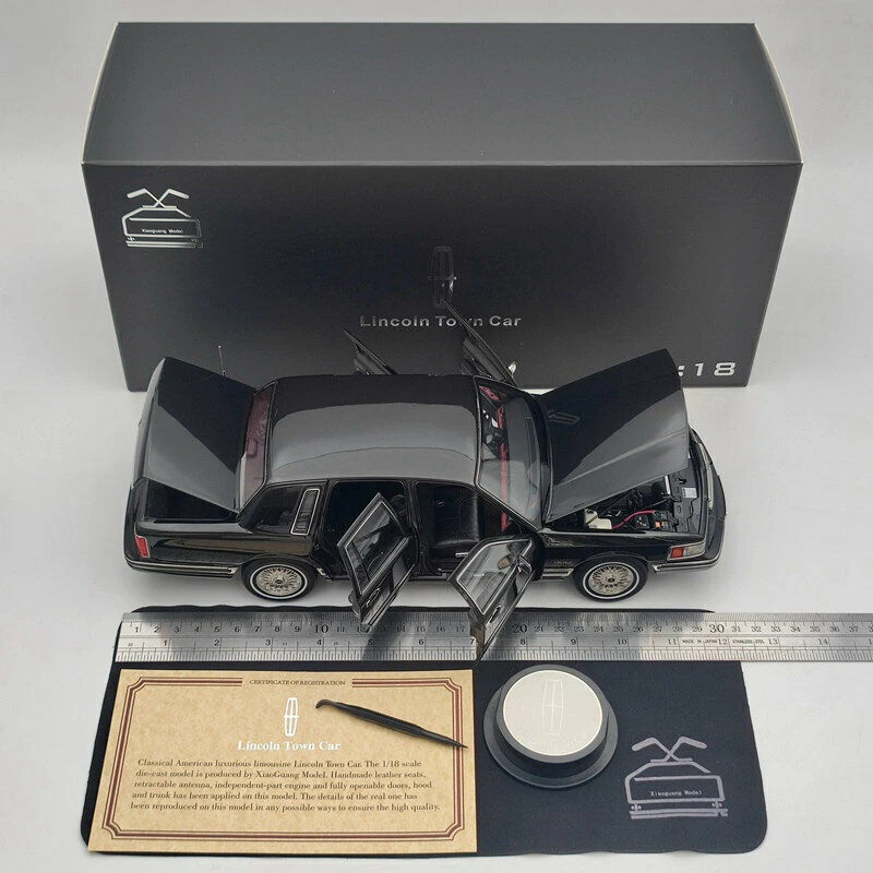 1/18 Lincoln Towncar V8 1993-1995 Super Diecast model (Leather seat) - Image 2 of 4