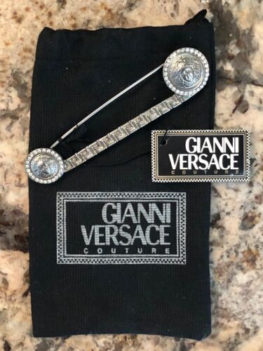 bron ledematen Welvarend Authentic Gianni Versace Twin Medusa Greek Key Safety Pin Brooch - FREE  SHIPPING | eBay