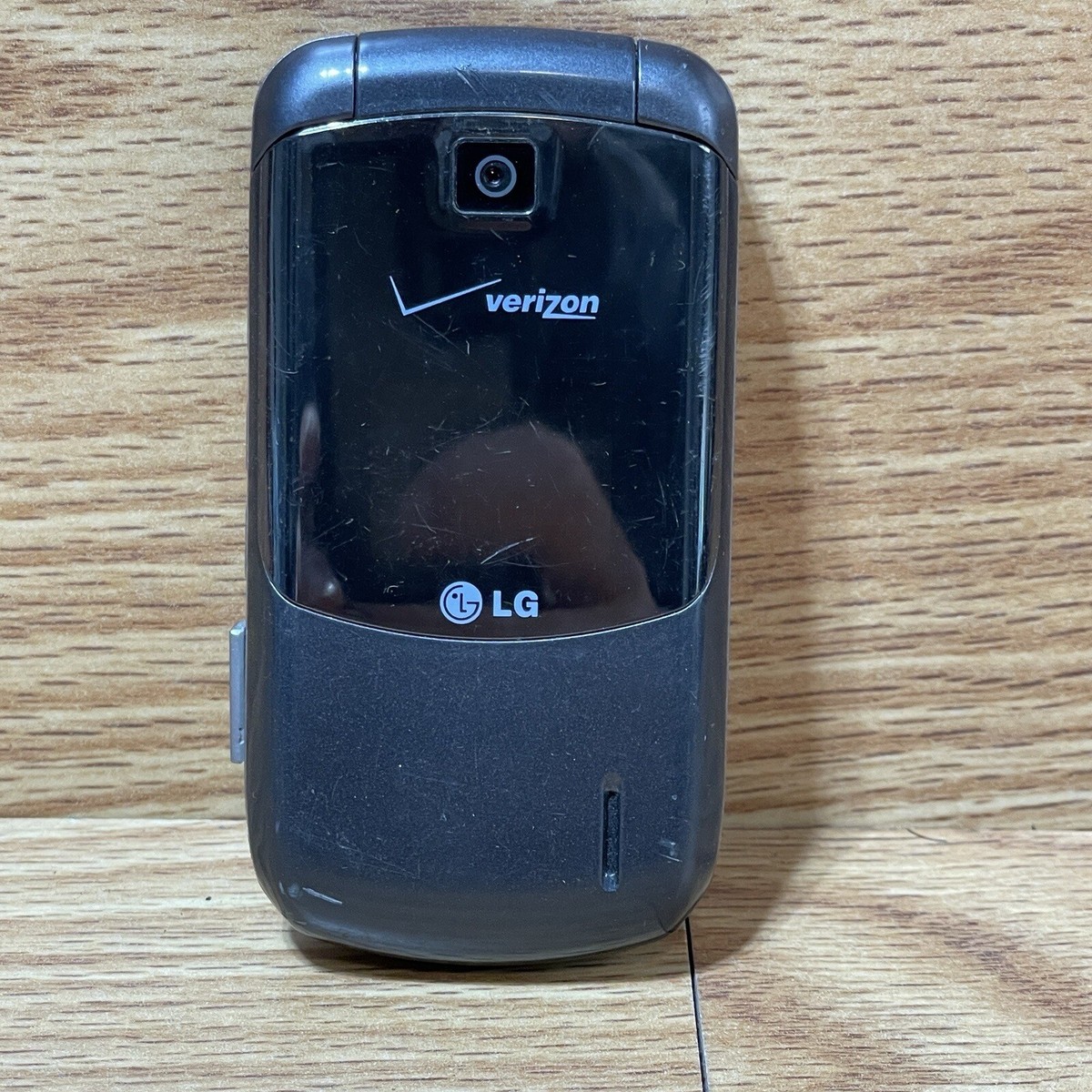 LG Accolade VX5600 Gray 1.04 inches Display 1.3MP Camera Flip