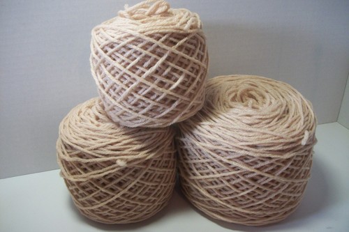 Red Heart acrylic worsted wt 4 ply yarn beige 3 balls/11.2 oz total - 第 1/1 張圖片