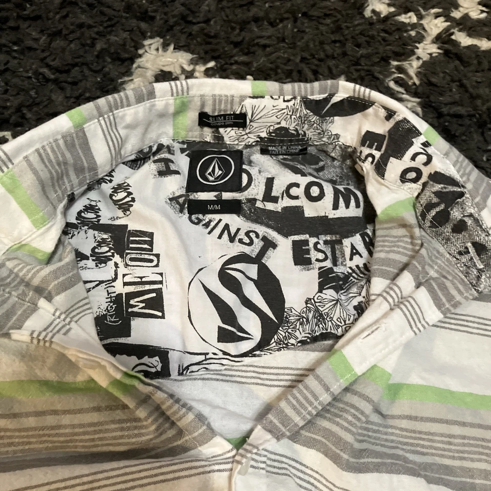 Volcom Short Sleeve Button Up  Shirt Mens medium slim Fit White Skate Retro Y2K - Image 4 of 4