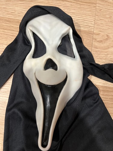 Máscara Scream Grin Brilla en la Oscuridad De Colección Años 90 Divertido Mundo Div Cara Fantasma Raro Ojos Puntiagudos - Imagen 2 de 5