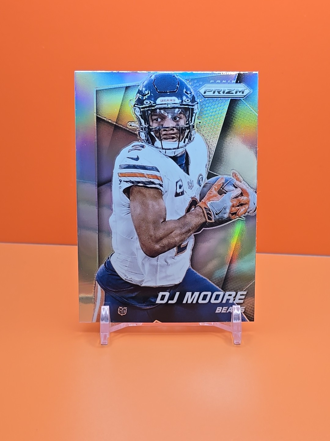 🟠🐻🔵 2024 PANINI PRIZM DJ MOORE #9 SILVER FLASHBACK INSERT BEARS 🔵🐻🟠2
