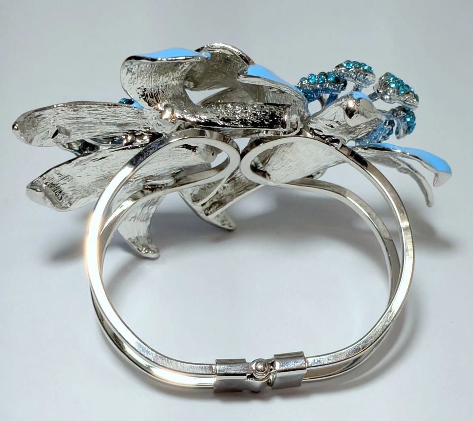 Precioso Brazalete Abrazadera Figura Hibisco Esmalte Azul Betsey Johnson Foto 3 de 4
