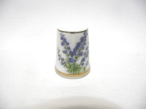 THIMBLE VINTAGE PORCELAIN JAPAN PRETTY DELPHINIUMS