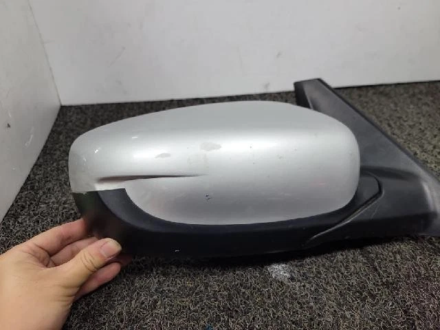 Espejo retrovisor lateral derecho plateado KIA Rondo 2015 Carens totalmente nuevo Foto 4 de 4