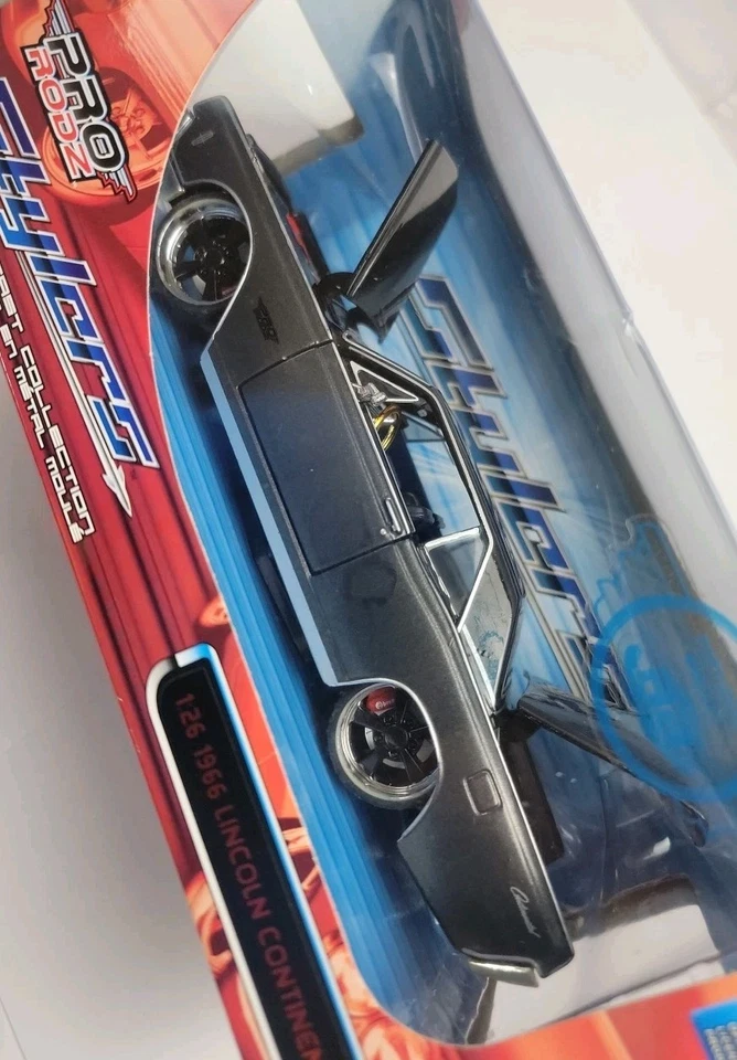 Maisto Pro Rodz 1966 Lincoln Continental 1:26 Scale Black - Image 4 of 4