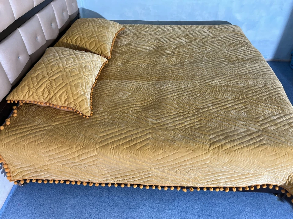 Warm Handmade Comforter Gold Color Lightweight Velvet Solid Print Quilt Set - Image 2 of 4