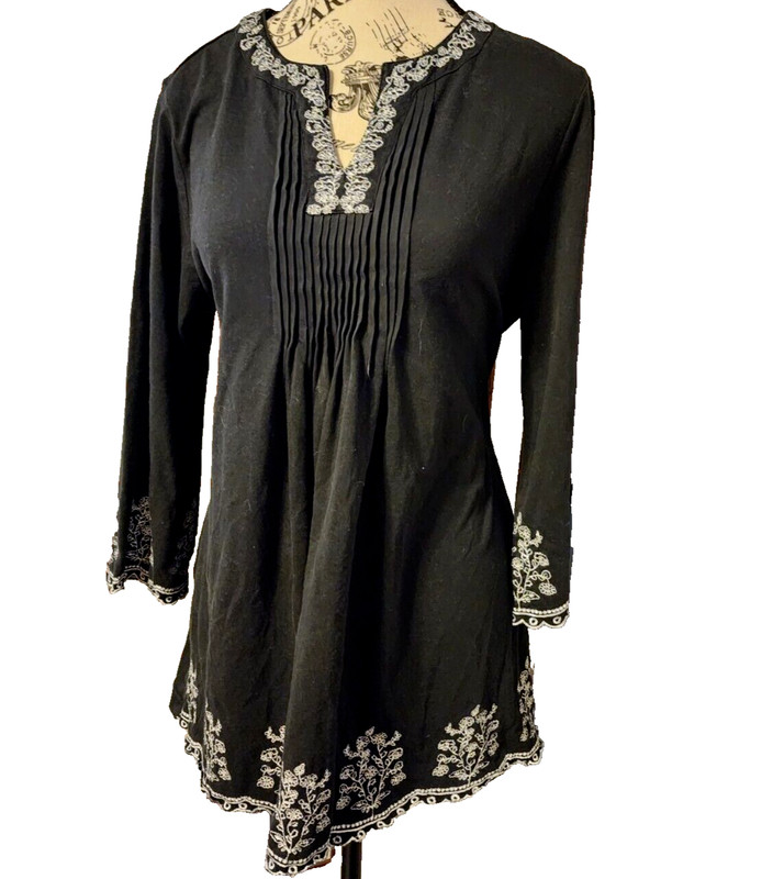 AMERICAN SWEETHEART black FLORAL cotton blouse- size M - long sleeve