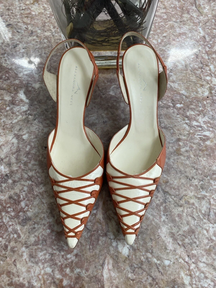Alexandra Neel Naranja Marfil Cuero Punta Punta Tacones Cordones 38/7.5 ¡USADOS EN EXCELENTE ESTADO! $598 Foto 3 de 4