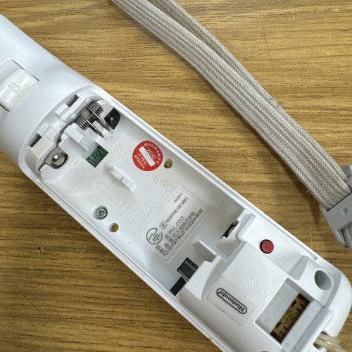 Official Wiimote For Nintendo Wii - Genuine Controller In White - Fully Working - Picture 4 of 7