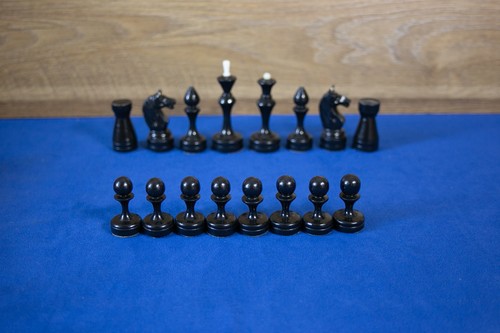 Vintage wooden soviet chess set 60s /similar Kasparov desktop set - Picture 6 of 10