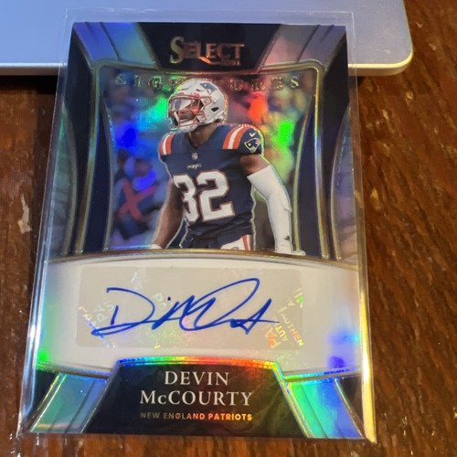 Devin McCourty #SSP-DMC 2021 Panini Select Signatures Select card