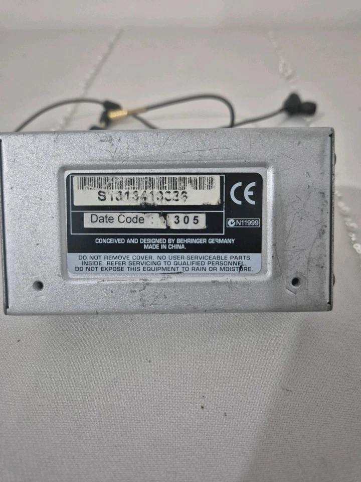 Behringer MICROAMP HA400 Ultra-Compact 4 Channel Stereo Headphone Amplifier - Image 4 of 4