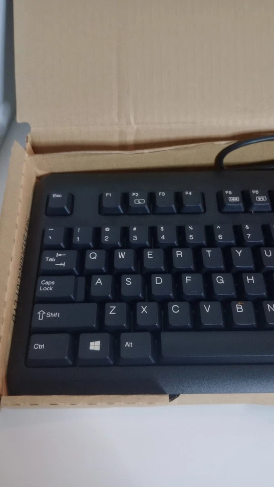 HP Wired USB Portuguese Keyboard w/Card Reader 700847-201 Model KUS1206 - Image 2 of 4