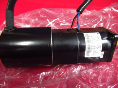 MINT CONDITION YASKAWA AC SERVO MOTOR SGM-A5AW14B *EXPRESS SHIP AVAILABLE ON REQ