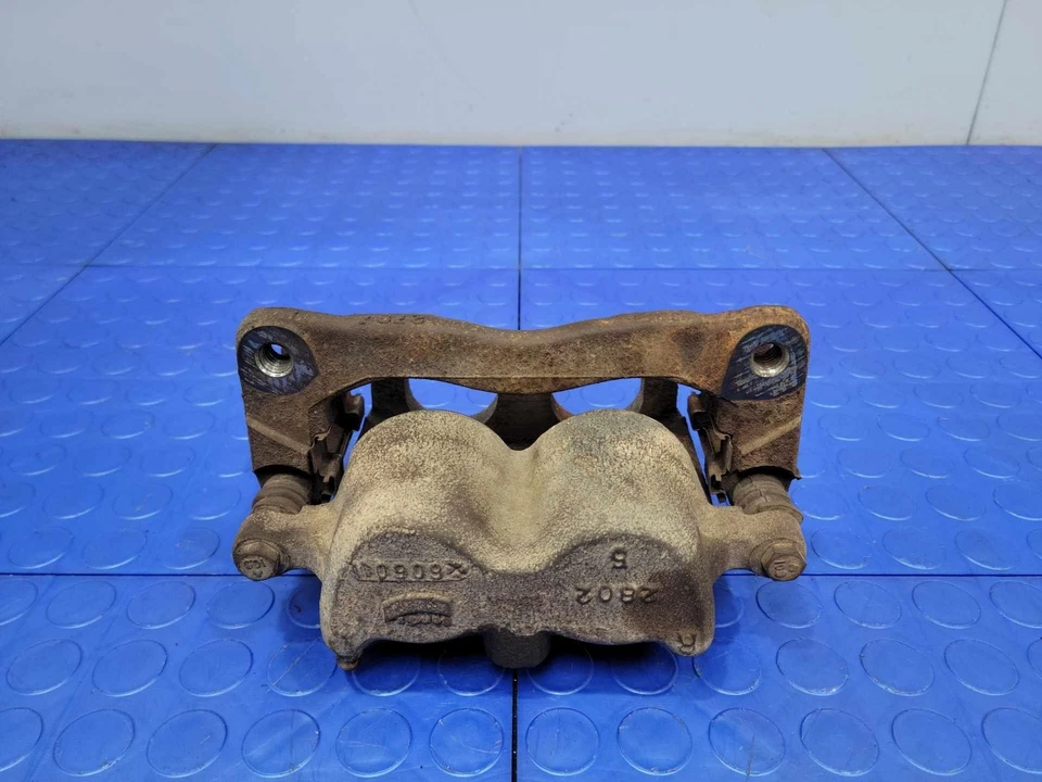 Pinza de freno delantera izquierda lado del conductor 95-98 Mazda B2300 B3000 B4000 OEM ZZM133990 Foto 3 de 4