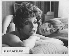 ALFIE DARLING original 1975 lobby publicity still photo ALAN PRICE/JOAN COLLINS